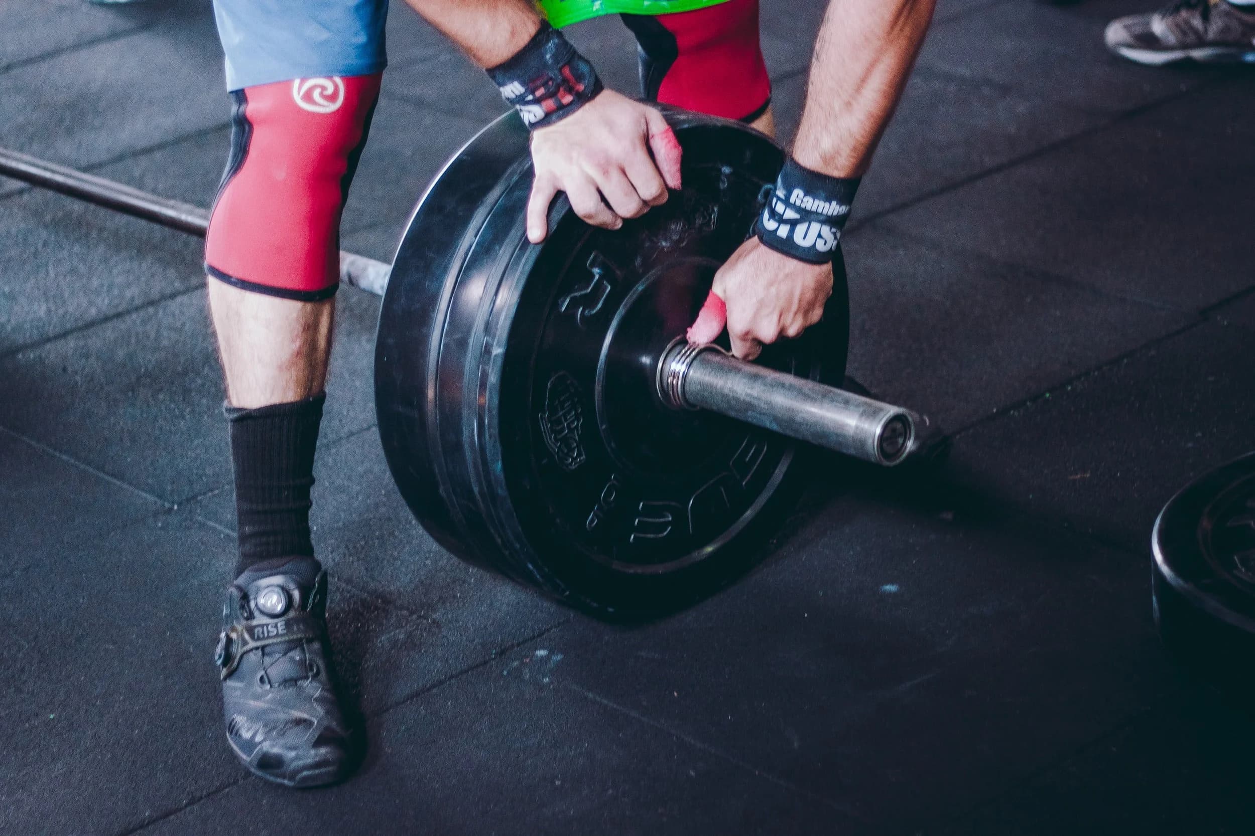 Header image for 'Another BFR Success Story: Elite Powerlifter Plagued By Knee Pain'